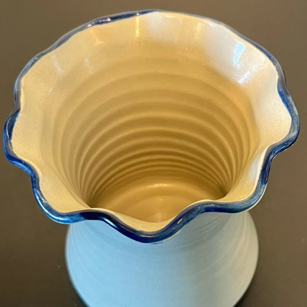 Vintage Williamsburg Pottery Salt Glaze Ruffled Vase Cobalt Blue 1992